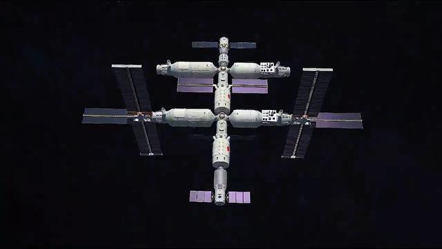 神舟十五号成功对接天宫空间站—12月新篇章的航天壮举